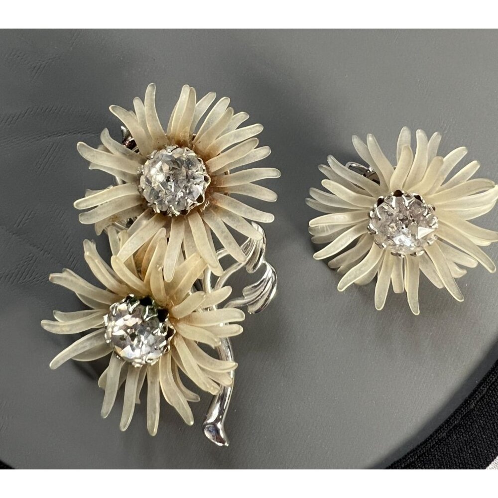 Vintage Kramer Daisy Brooch 1 Clip-On Earring Daisy‎ Flower Thermo Plastic Clear